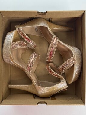 Lov ❤️ Mark Granada-5 Beautiful and Sparkling Champagne Mesh Color Sz 7 | EUC